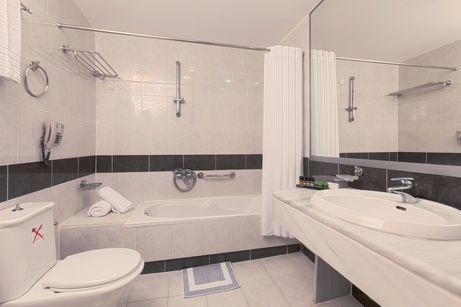 Kipriotis_Panorama_bathroom_result
